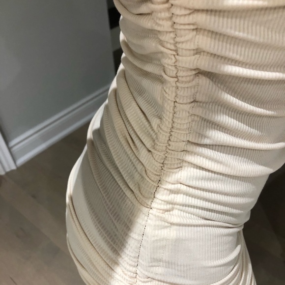 Ruched ribbed ivory dress - Picture 2 of 2
